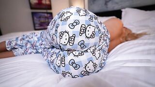 Step Mom Wakes up to Hard Cock of Step Son He helps MILF to cum quick Carry Light