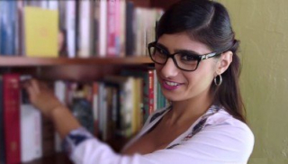 There\'s Only One Thing Mia Khalifa Wanna Do In The Library