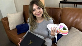 [Gabbie Carter] The Cutie And The Glowing Sneakers