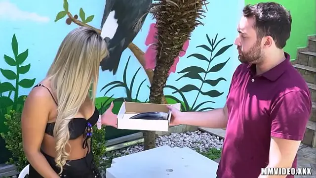 Cuckold hires detective after slutty wife