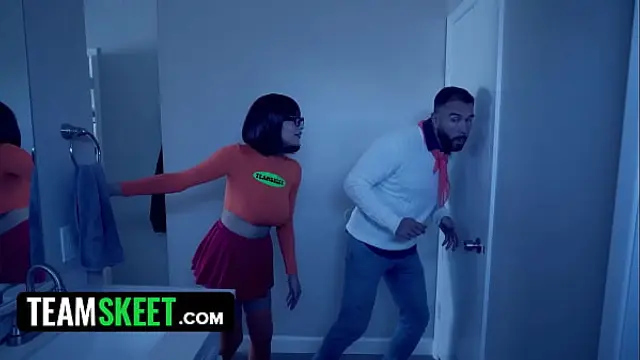 Jinkies&excl; Velma &amp; Fred Are Trying To Solve A Mystery In A Creepy House But They Fuck Instead