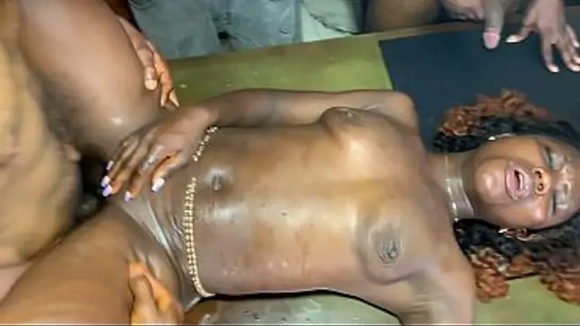 fucking my boss's side chick spread her beefy wet pussy on his office table