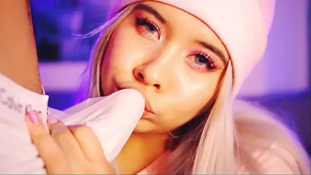 The Medell&iacute;n Slut with the Angelic Smile Loves to Be by Huge Dicks&comma; Her Mouth Always Open for More&excl;