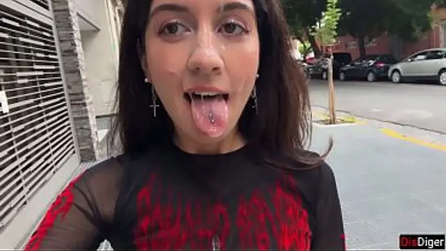 Can you Cum on my Face on First Date&quest; - Public Cumwalk on Street