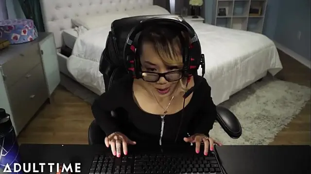 FAIL&excl;&excl; Gamer Chick Accidentally Streams a Fuck and Facial