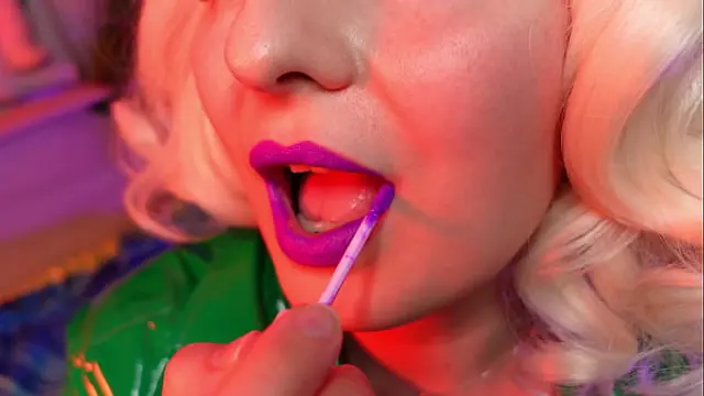 lipstick seduce - ASMR closeup video of pin up MILF