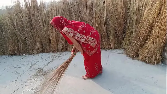 Indian xxx maid wife outdoor fucking