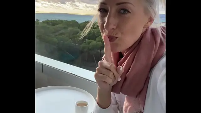 I fingered myself to orgasm on a public hotel balcony in Mallorca&excl;