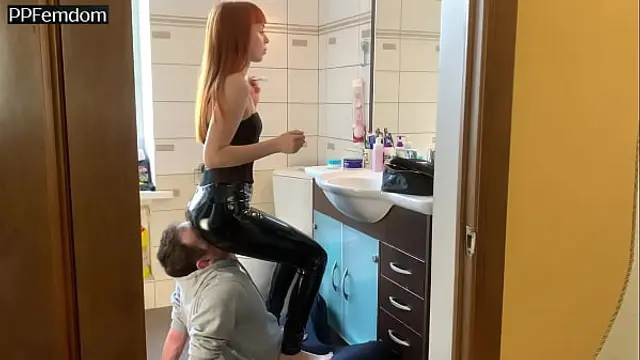 Face-Chair For Goddess Kira In Latex Pants - Fullweight Facesitting and Ass Worship