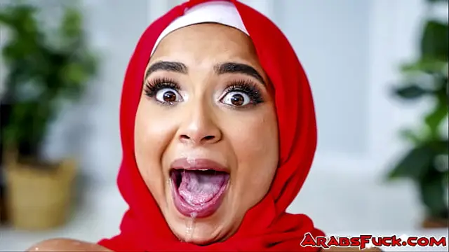 A clash in culture has made it impossible for Peter Green and his Arab girlfriend to have sex&period; But now it's x-mas and the time to finally fuck Babi Star has come&excl;
