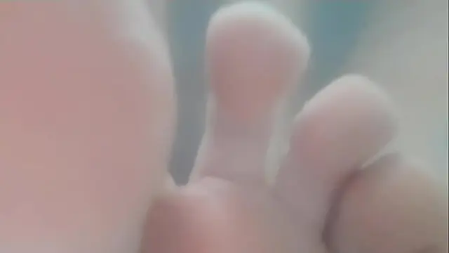 Tiny preview of underwater foot worship