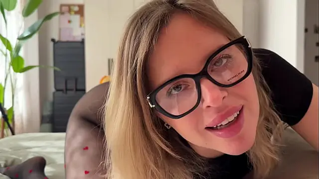 ANAL&colon; Glasses&comma; Tights&comma; Globe &mdash; the Geography Teacher Shows the Secret Entrance