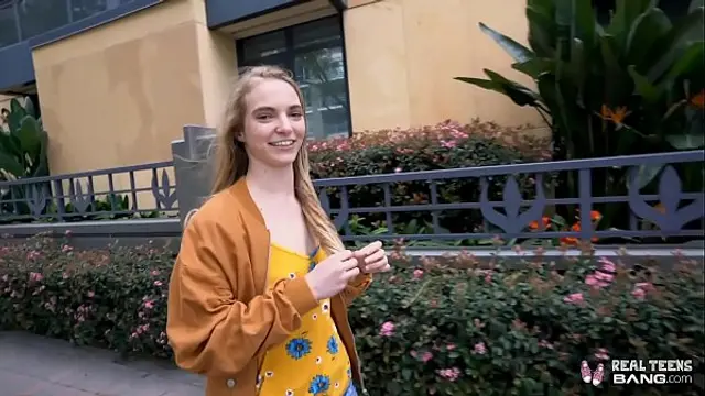 Real Teens - Petite Russian Gets Tight Pussy Stretched