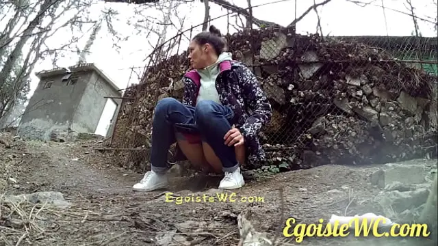 NEW&excl; The beauty wanted to pee unnoticed in the bushes&comma; but we filmed her&excl; Exclusive&excl;