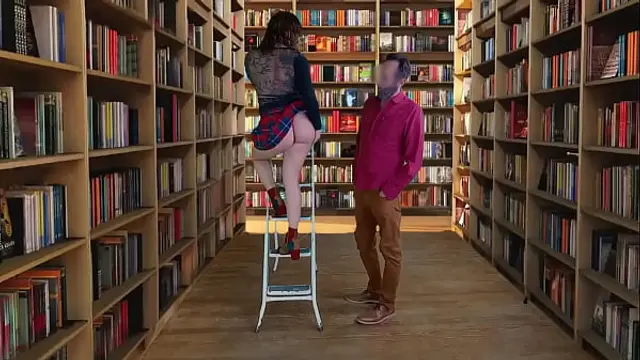 Blowjob to the teacher in the library