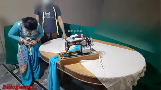 Desi housewife fucked by tailor very hot and clear hindi audio&period;desi indian bhabhi went to get clothes stitched then tailor fucked her
