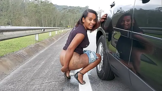 Samira Ferraz is caught peeing