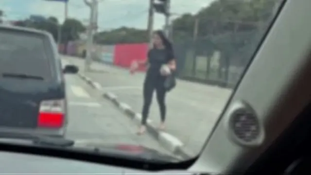 We called the candy vendor girl from Farol&excl; To be a porn actress and have great sex in our car&excl; The 19-year-old accepted and we had great sex with her until she had a great orgasm&period;