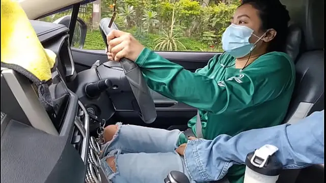 Asian Grab Driver Girl offer Passengers money tip for Fuck