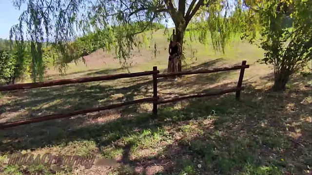 Flashing my pussy in front of a young guy in public park and he helps me squirt - it's very risky - MissCreamy