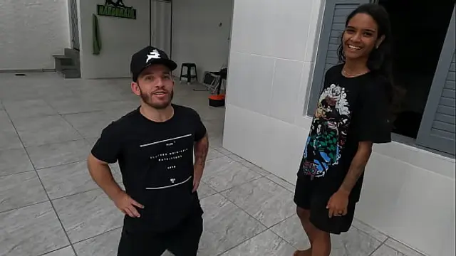 Jasmine seduces dwarf and takes him to slaughter