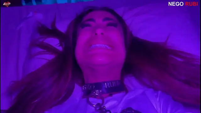 I made Belinha a little slut with the collar around her neck - Naughty milf holding 24cm inside her COMPLETE ON RED