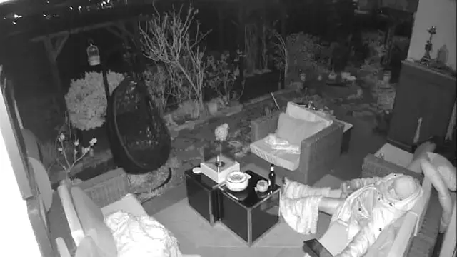 Spy cam&colon; Bi-guy m4rkus77 shoots a load of cum with Fleshlight QuickShot