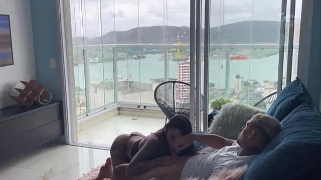 FUCKING THE BRUNETTE'S PUSSY ON THE COUCH