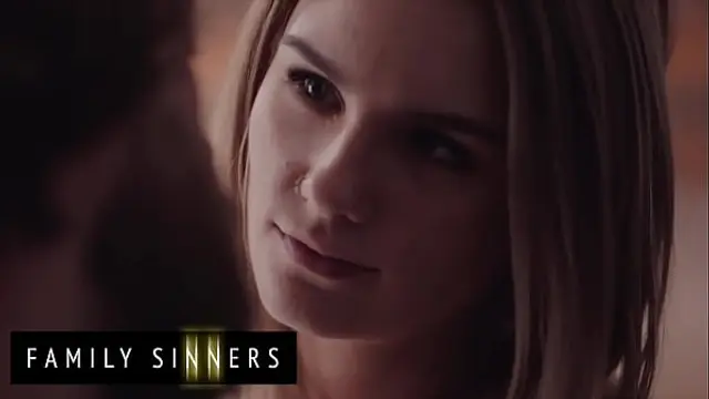 Brad Newman Cant Resist His Step Daughter &lpar;Natalie Knight&rpar; When She Sneaks Into His Bed - Family Sinners