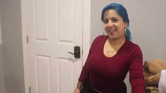 Door Dash delivery girl gets a HUGE tip &excl;&excl;&excl; Sly Diggler