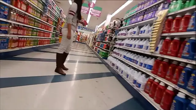 Latina milf in white jeans with big round ass - white jeans big ass mexican mom