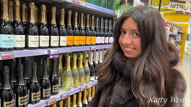 The agent picked up a mercenary bitch&comma; fucked in a hotel room and cum all over her face