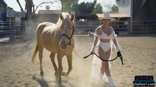 Curvy latina MILF Mia Valentine likes to ride and exposes her hot body