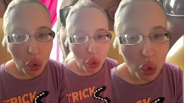 ASMR Bubble Gum listen in headphones