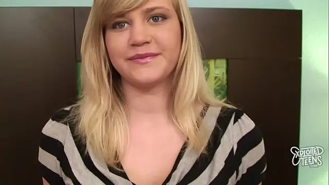 Young Blonde Has Her Shaved 19 Year Old Cunt Creampied