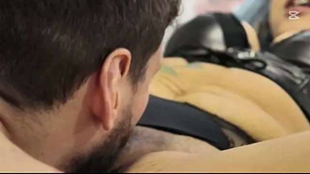 Amateur&colon; Hot friends making bareback orgy pv