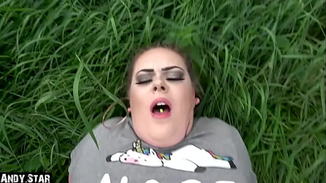 BBW TEEN FUCKED OUTDOOR BECAUSE SHE WANTED TO PISS AND GETS CREAMPIE