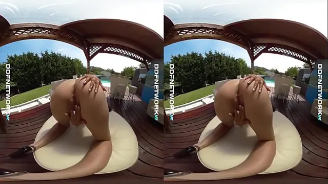 DDFNetwork VR - Poolside VR Striptease with Alice