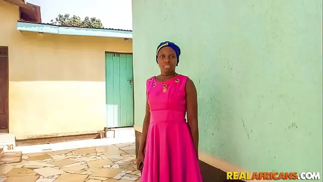Black Nigerian Dinner Lady Gets Huge Ebony Cock For Lunch&excl;