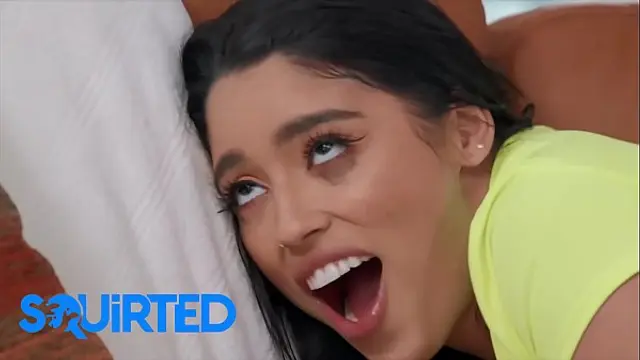 Phat ass Cuban &lpar;Vanessa Sky&rpar; deepthroats and spits all ovew dick and rides till she squirts - Squirted