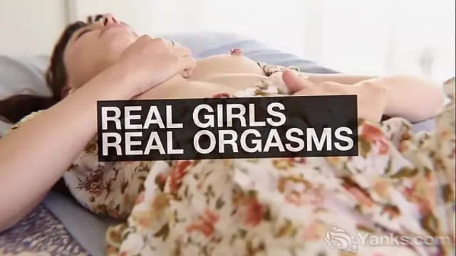 Yanks Babe Anneka Watches Porn