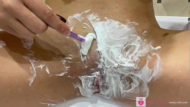 Pussy shaving close up&excl; Beautiful blonde with natural tits&excl; POV&excl; FREE&excl;