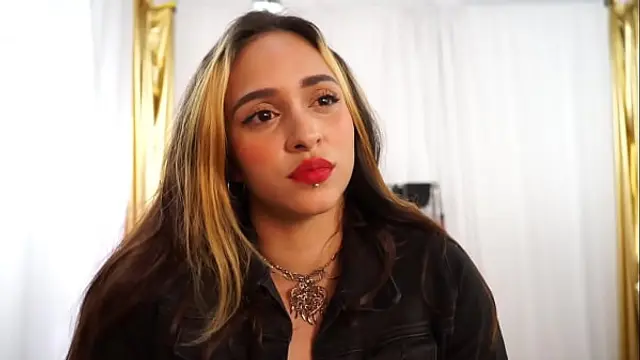 Meet Salo&comma; the sexy Colombian who tells us details of her life and her passions